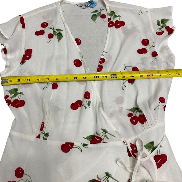 RAILS Koreen Short Sleeve Wrap Dress SZ Medium White Cherry Bloom Date Night EUC - Picture 8 of 10